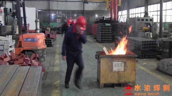 火警警鈴發(fā)出，拉響滅火救援演練序幕