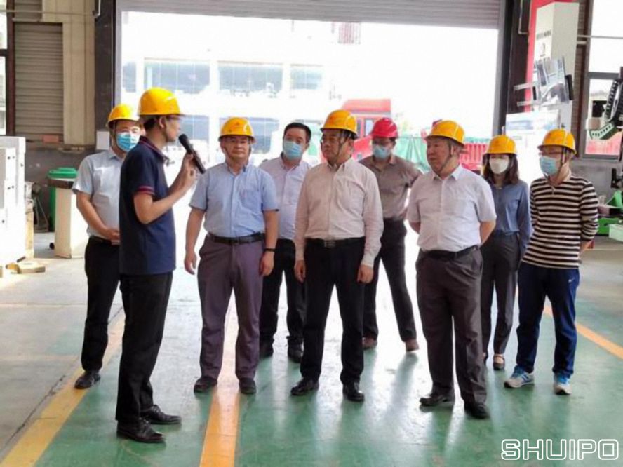 山東省科學院激光研究所所長賈中青、山東省機械設計研究院院長林江海帶領激光、高端裝備領域專家一行9人到水泊焊割實地調研 (已調整大小)